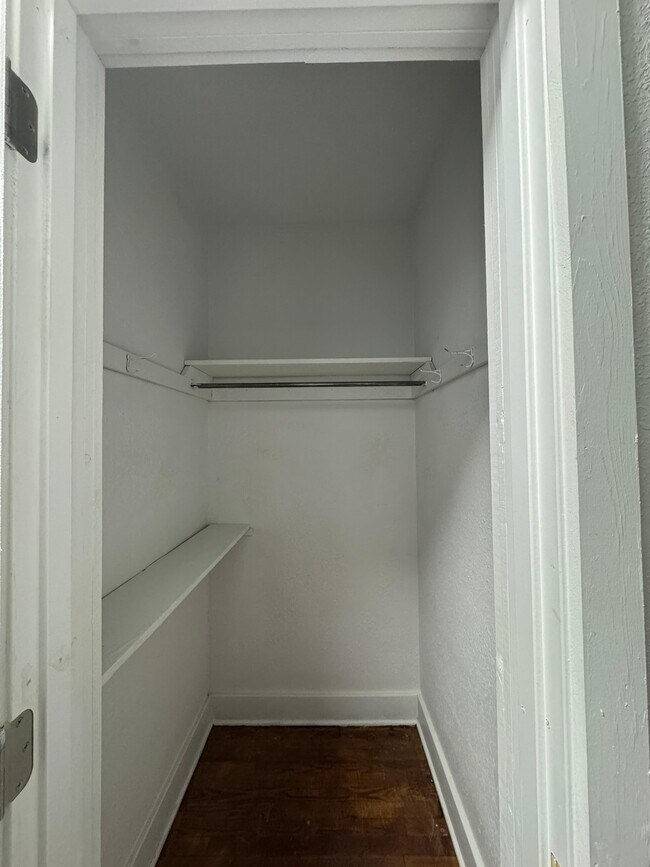 Building Photo - 542 N Scott St