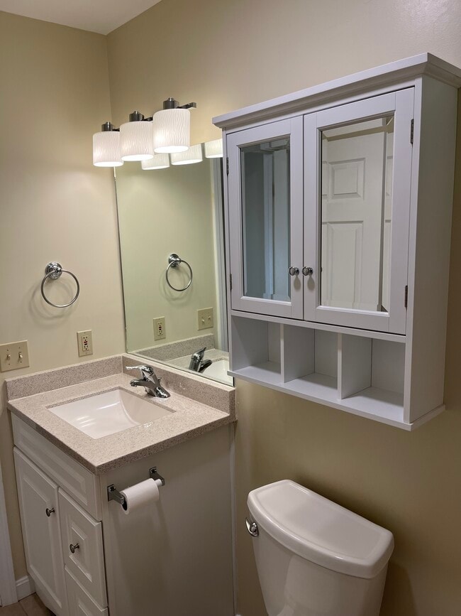 Building Photo - 121 Village Heights Rd