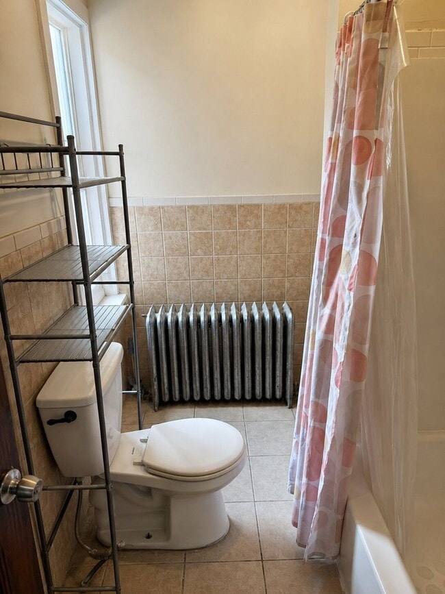 Building Photo - Spacious 6-Bedroom Rental in North Philadelphia | Small Dogs Welcome