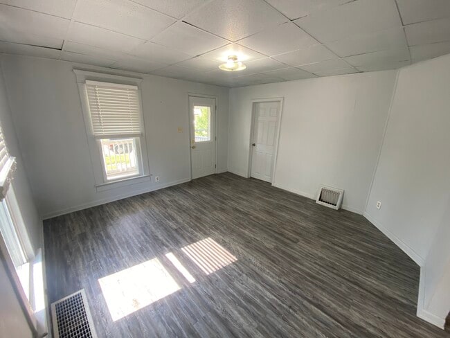 Building Photo - 215 Warrington Ave