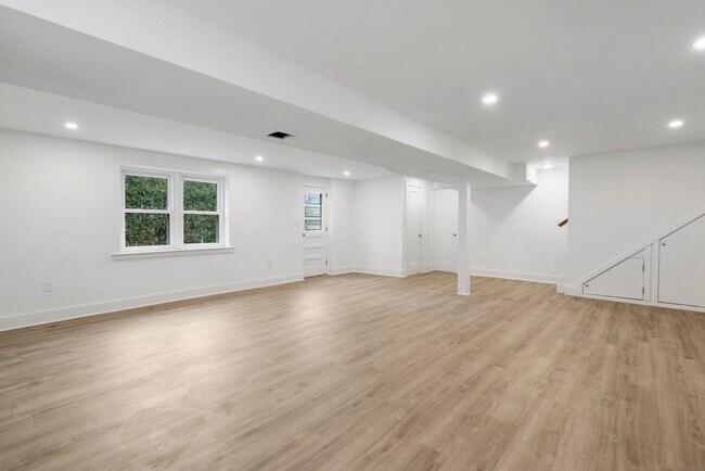 Building Photo - 319 Wagner Ave