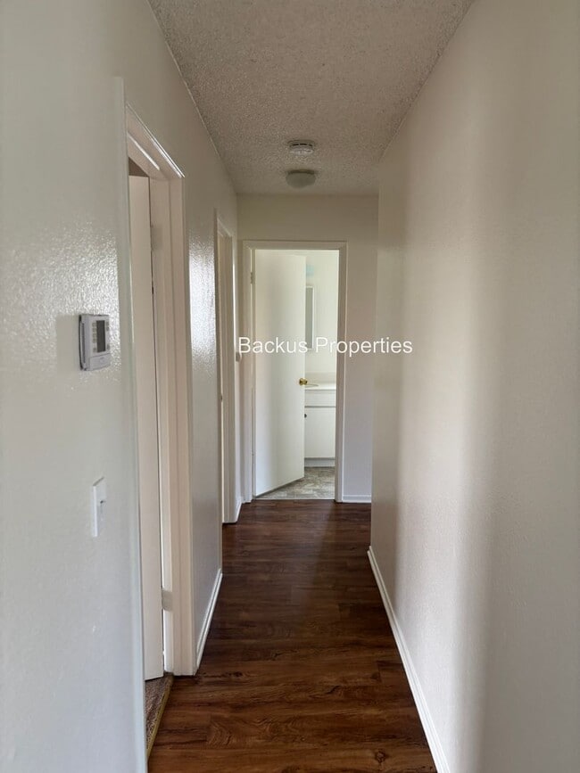 Building Photo - Spacious fenced yard - Three bedroom home ...