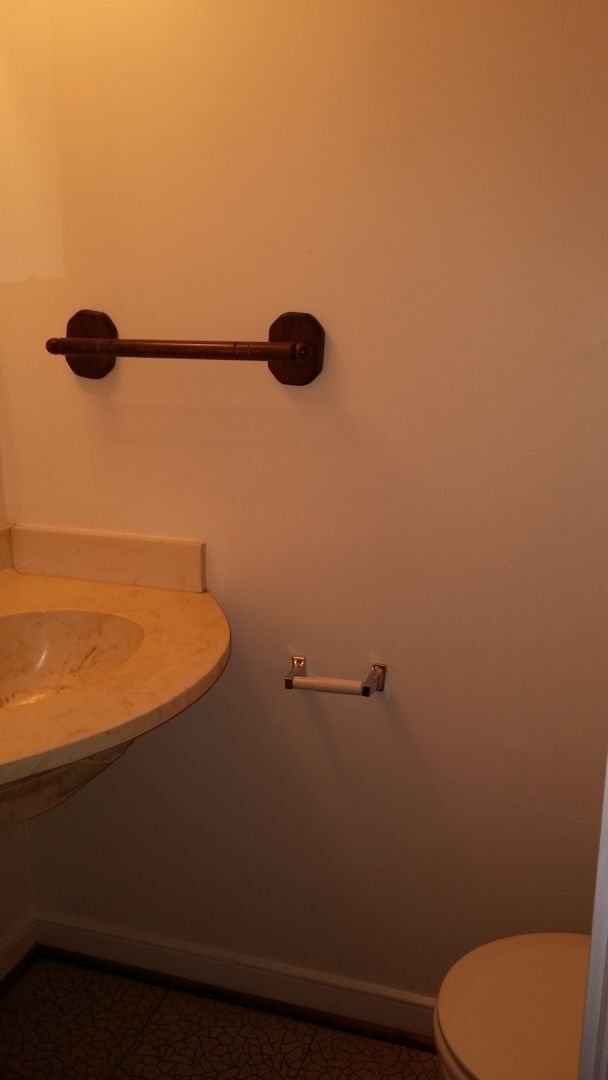 Building Photo - Spacious 2bd/1.5bth Condo Located in Laurel Square!!