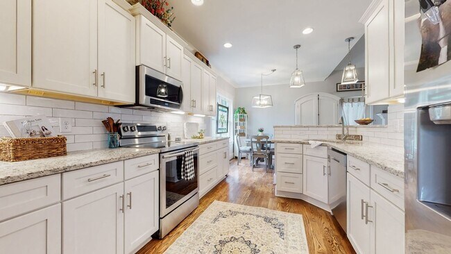 Building Photo - 7146 Pepper Tree Cir