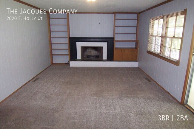 Building Photo - 2020 E Holly Ct