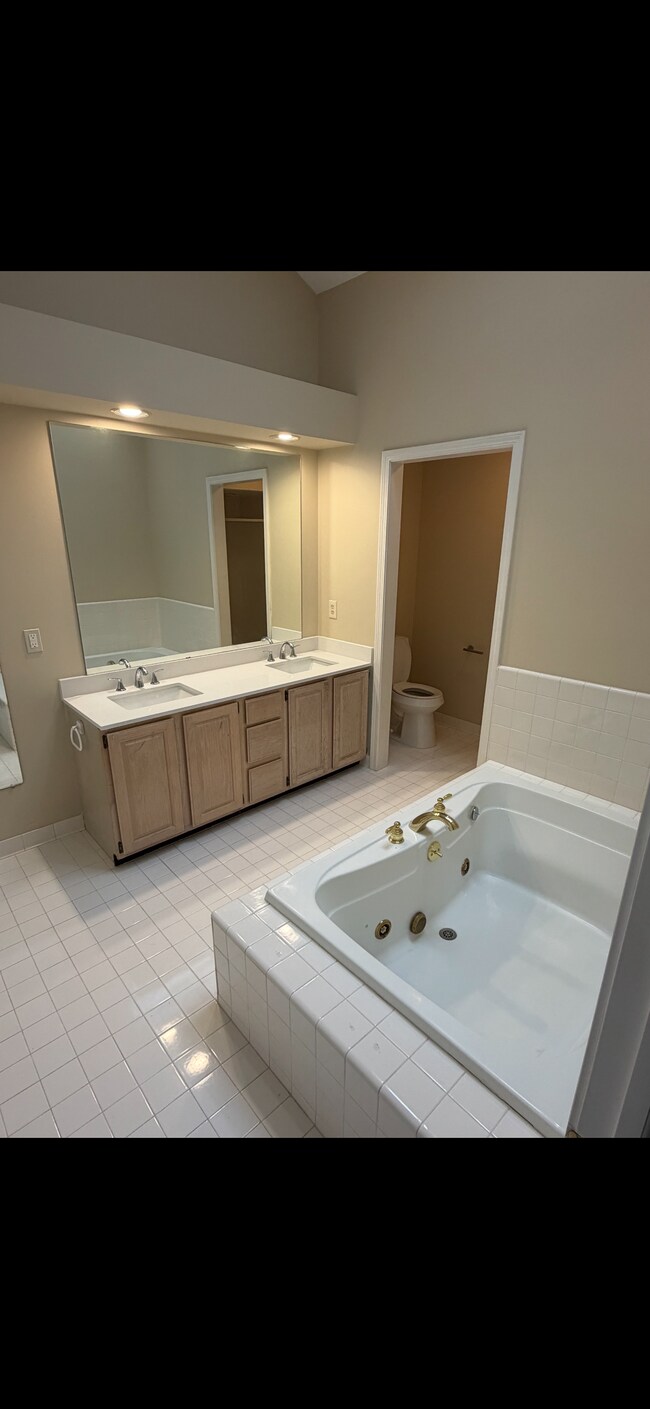 Building Photo - 889 Neff Rd