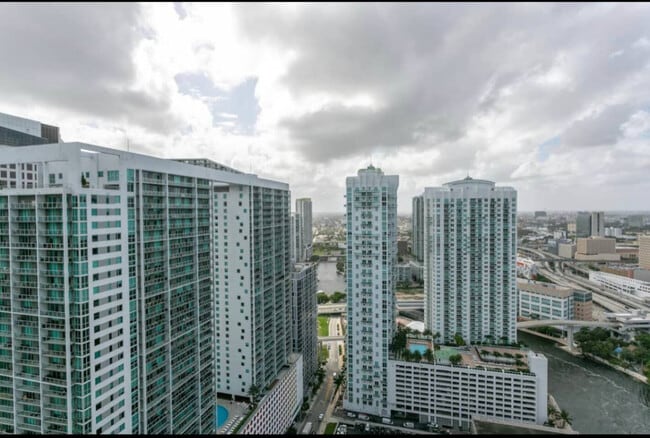 Building Photo - 501 Brickell Ave