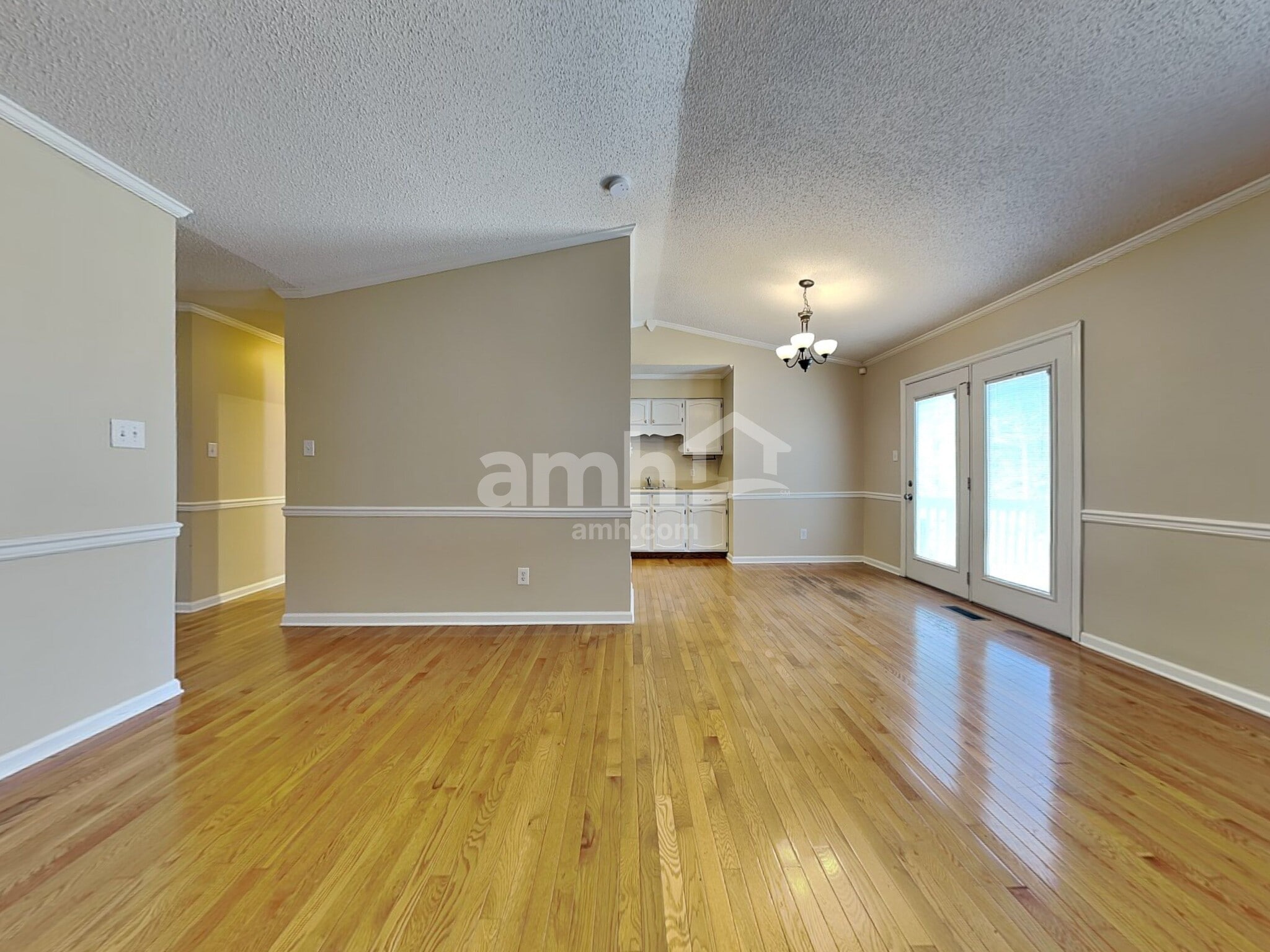 Building Photo - 5721 Jamaica Ln