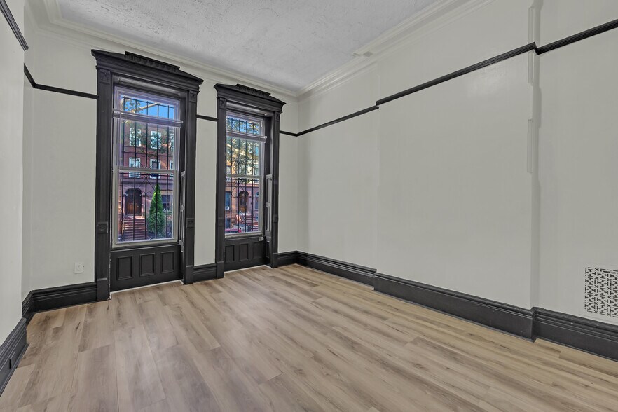 Building Photo - 424 Hancock St