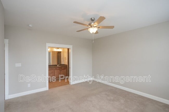 Building Photo - 3866 Somers Ln
