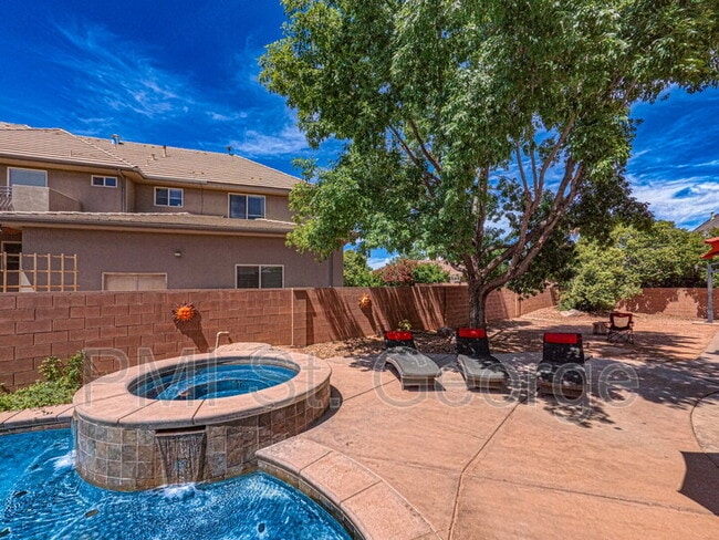 Building Photo - 2478 E Springs Dr