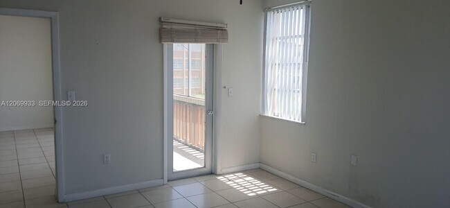 Building Photo - 1591 NE Miami Gardens Dr