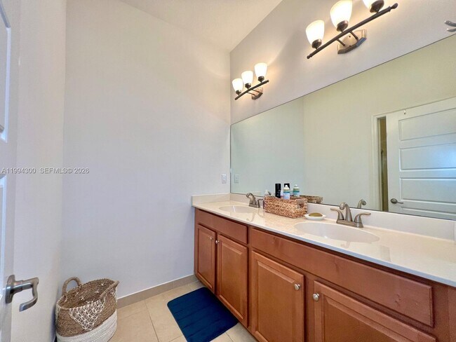 Building Photo - 649 NE 191st St