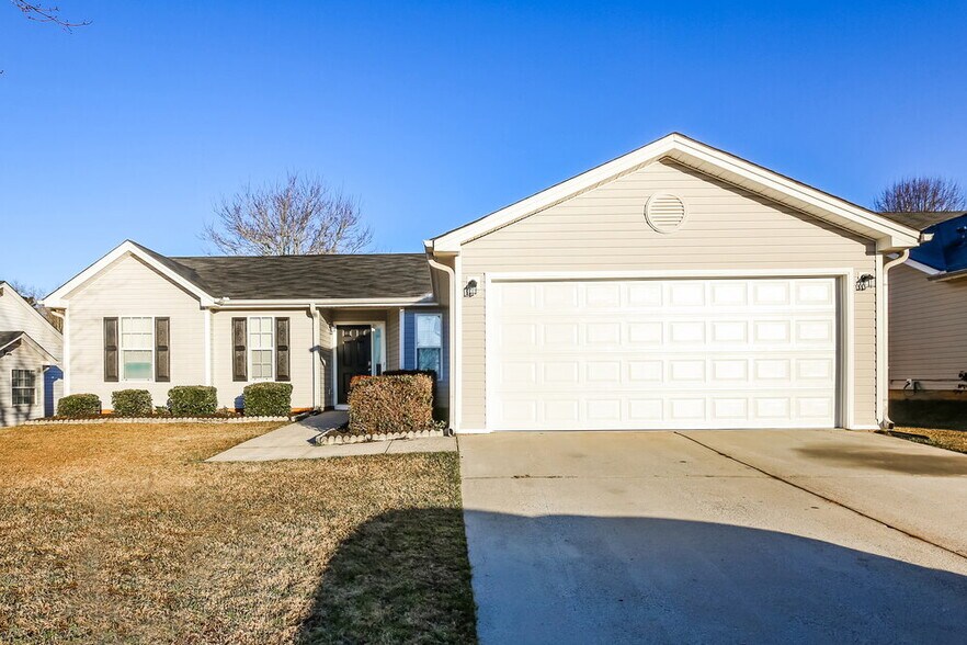 Primary Photo - 495 Amelia Grove Ln SE