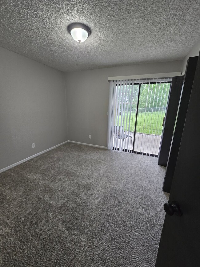 Building Photo - Updated 1 bedroom apartment in Osage Beach right behind Hyvee