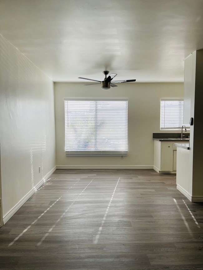 Building Photo - 5635 Laurel Canyon Blvd