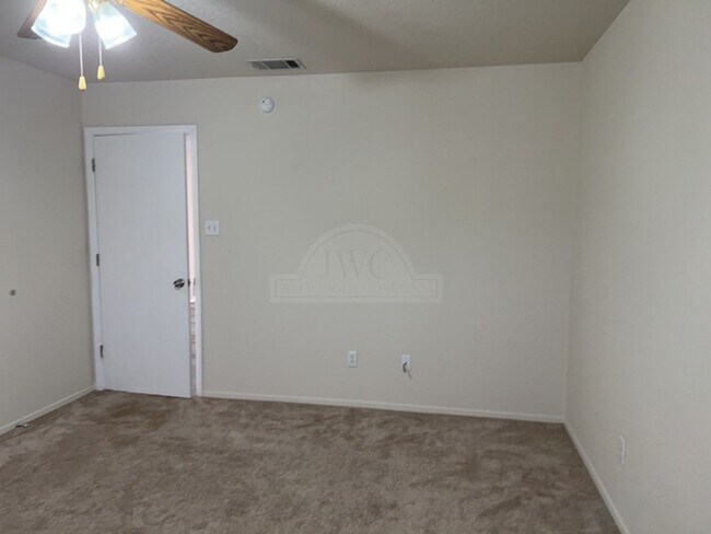 Building Photo - 4608 Fieldstone, Killeen