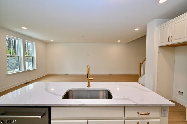 Building Photo - 26 Arowana Rd