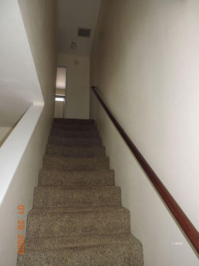 Building Photo - GRA600