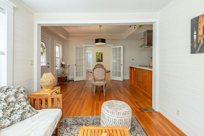 Building Photo - Charming Black Mountain Rental!