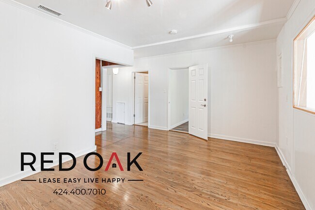 Building Photo - 2132 Cove Ave