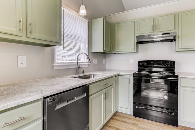 Kitchen - 4112 Cobble Ct