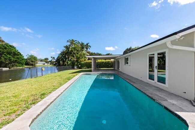 Building Photo - 1120 Renmar Dr