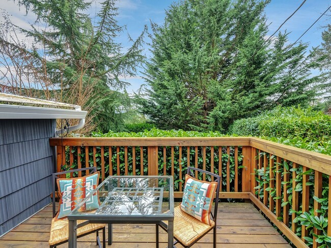 Building Photo - Chic Urban Oasis in Hillsdale