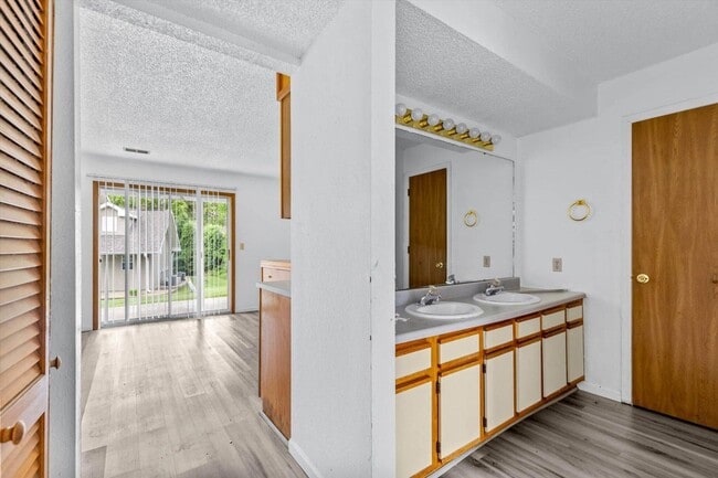 Building Photo - Charming Corner Condo in Fall Creek