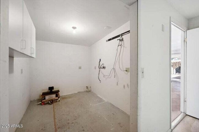 Building Photo - 10731 W Abbott Ave