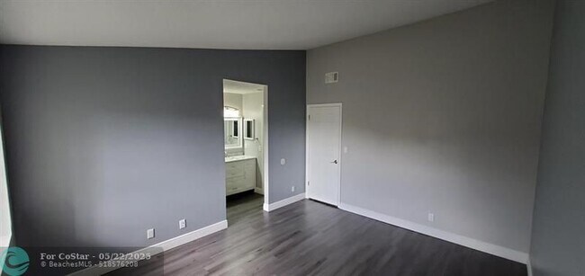 Building Photo - 4707 NW 82nd Ave