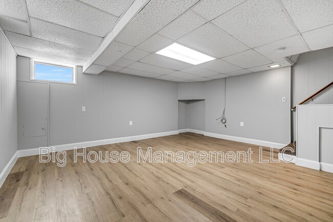 Building Photo - 2107 Hawthorne Rd