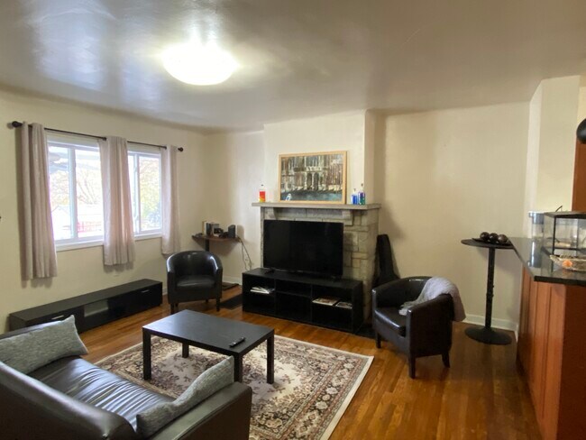 Building Photo - 2512 Burham St