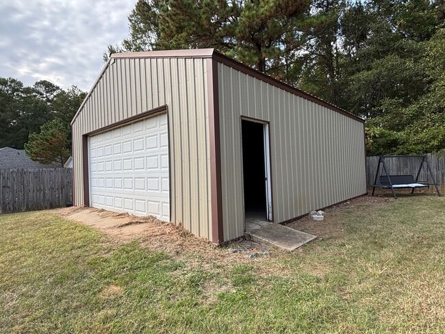 Building Photo - Rare Find in Haughton on double lot with H...