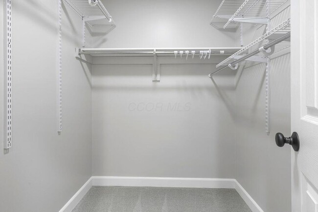 Building Photo - 554 Pointview Dr