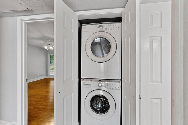 Building Photo - 7736 Meadow Rd