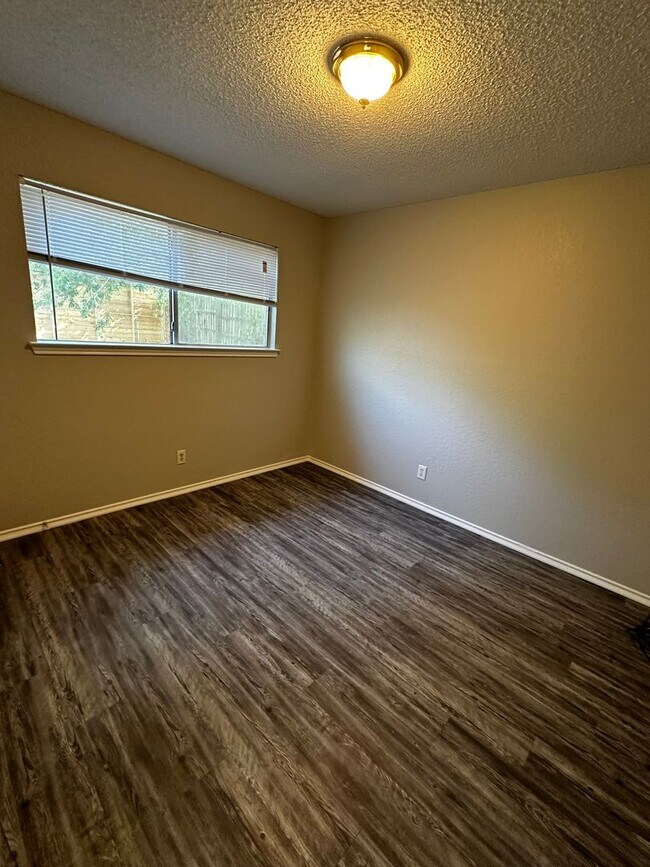 Building Photo - D.Schrager Properties2 (523 Cutty Trl)