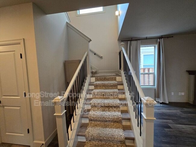 Building Photo - 3338 SE Summerfield Dr