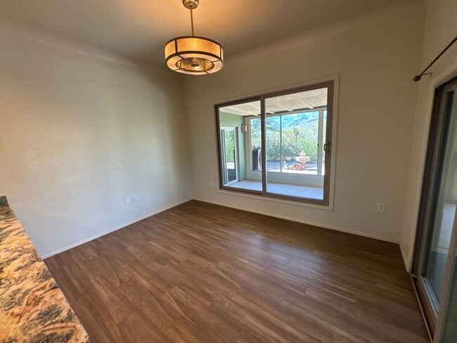 Building Photo - 9731 E Kleindale Rd