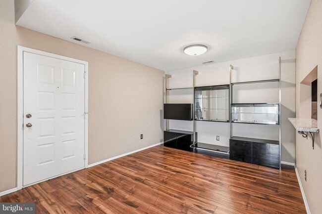 Building Photo - 4215C Aberdeen Dr