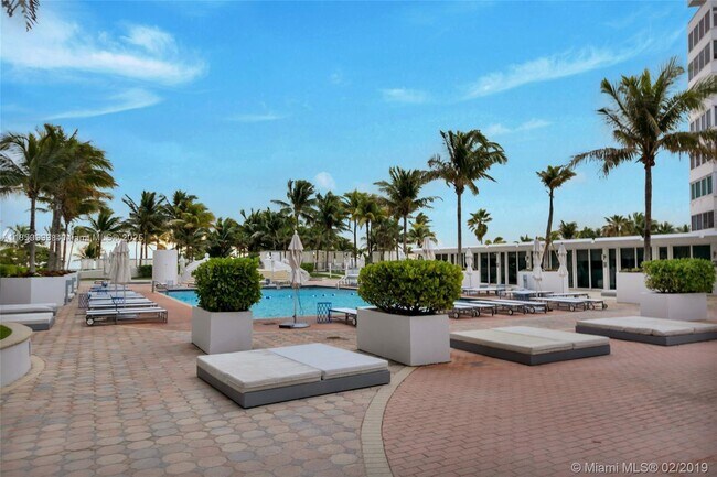 Building Photo - 10275 Collins Ave