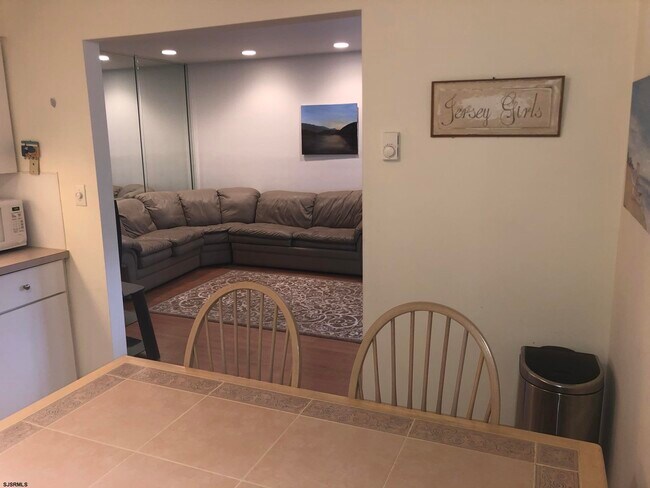 Building Photo - 21 S Monroe Ave