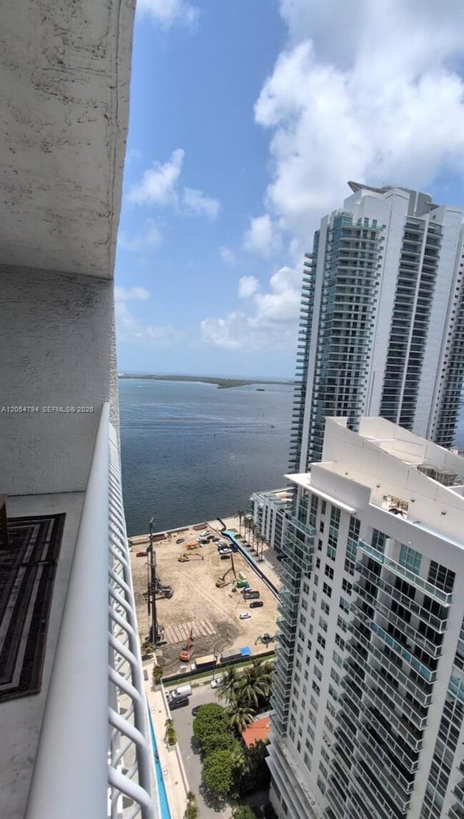 Building Photo - 1200 Brickell Bay Dr
