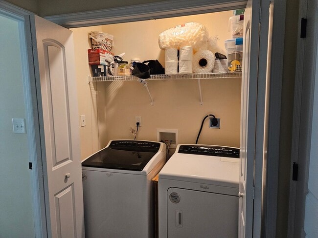 Building Photo - 2 bedroom, 2.5 bath unfurnished end unit townhouse in Sneads Ferry Justice Farm Townhome community