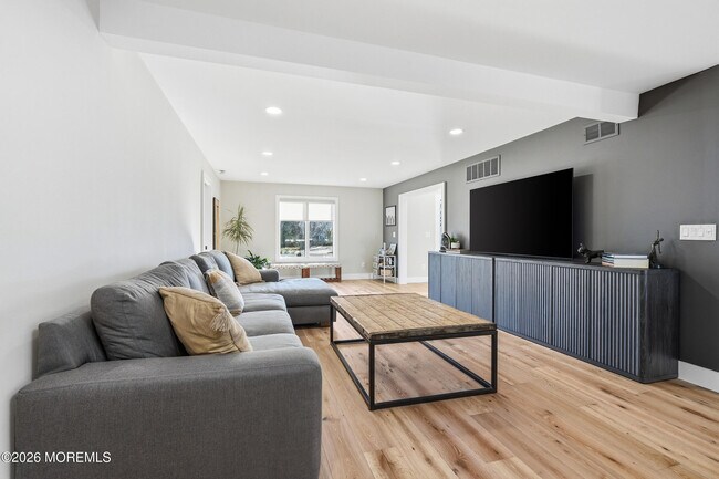 Building Photo - 8 Jackson Ct