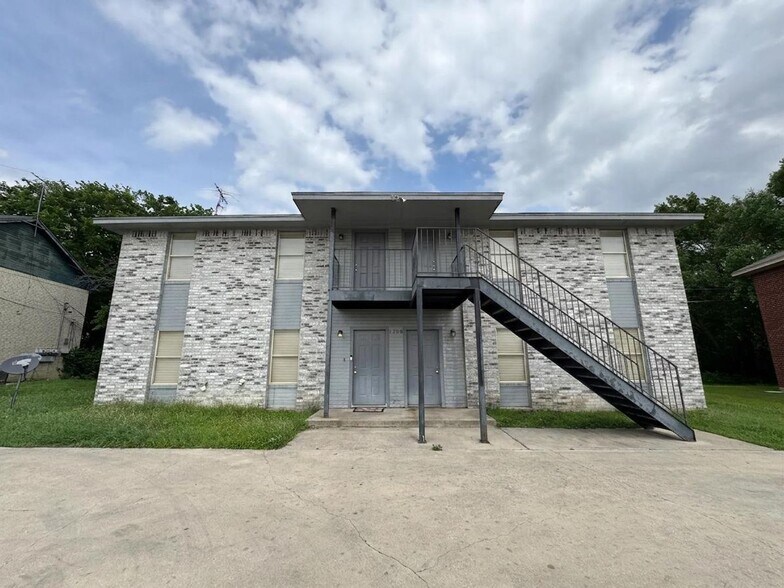 Building Photo - 1708 Benttree Dr