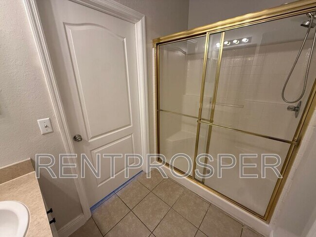 Building Photo - 3379 S Kirkman Rd