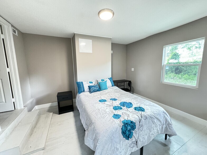 Building Photo - 5262 Tulane Ave