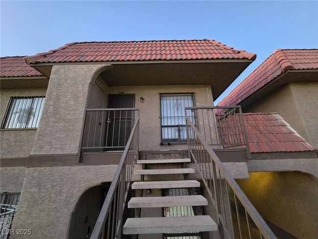 Building Photo - 4300 N Lamont St