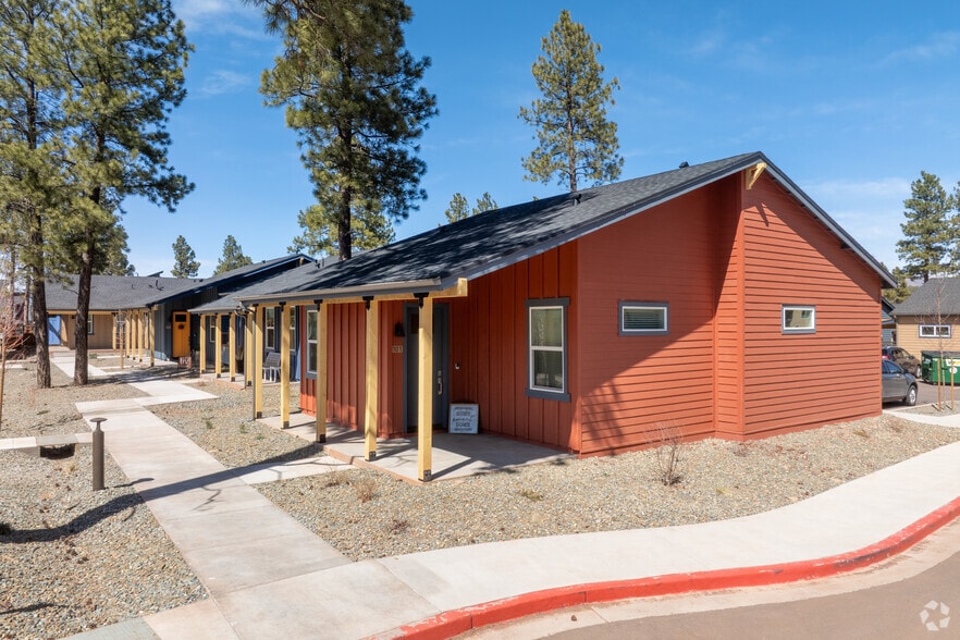 Building Photo - Liv Sky Cottages